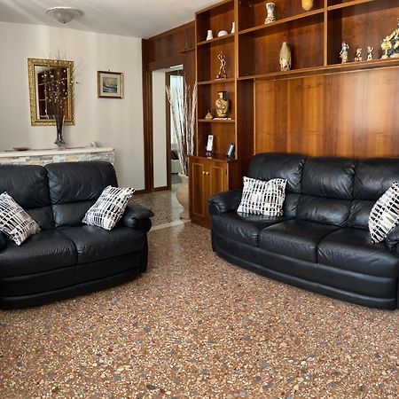 Ca' Delfina Holiday Home Венеция Екстериор снимка