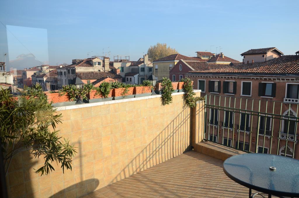 Ca' Delfina Holiday Home Венеция Екстериор снимка
