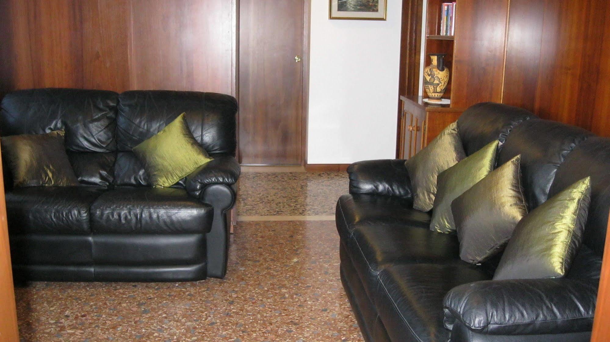 Ca' Delfina Holiday Home Венеция Екстериор снимка