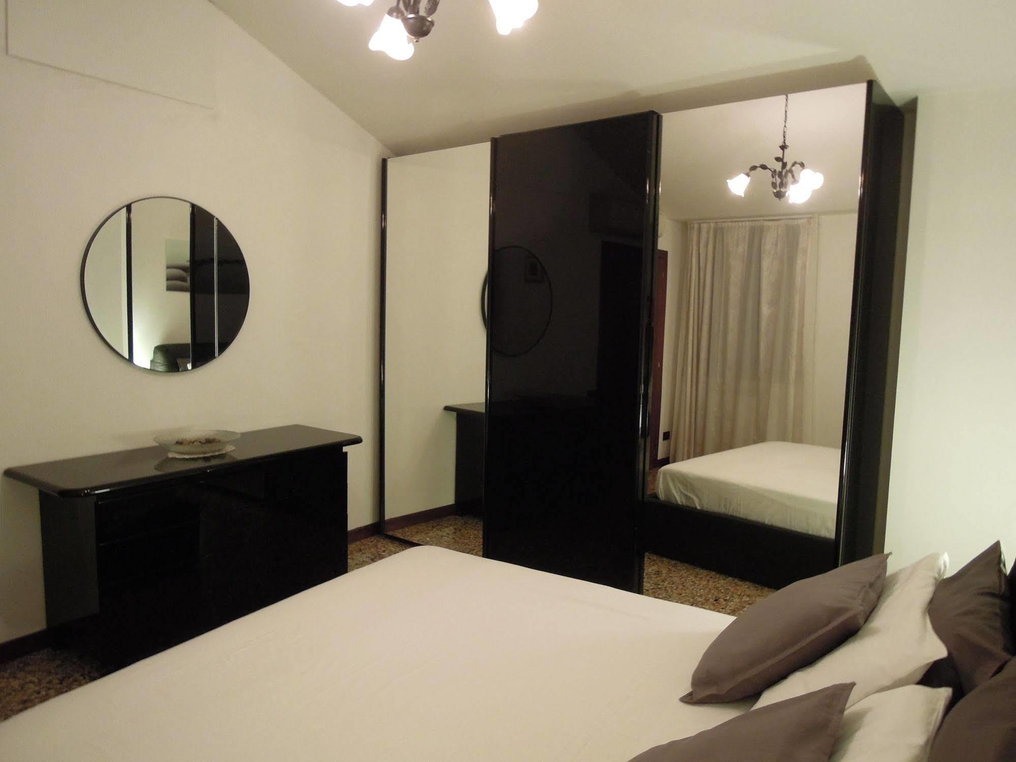 Ca' Delfina Holiday Home Венеция Екстериор снимка