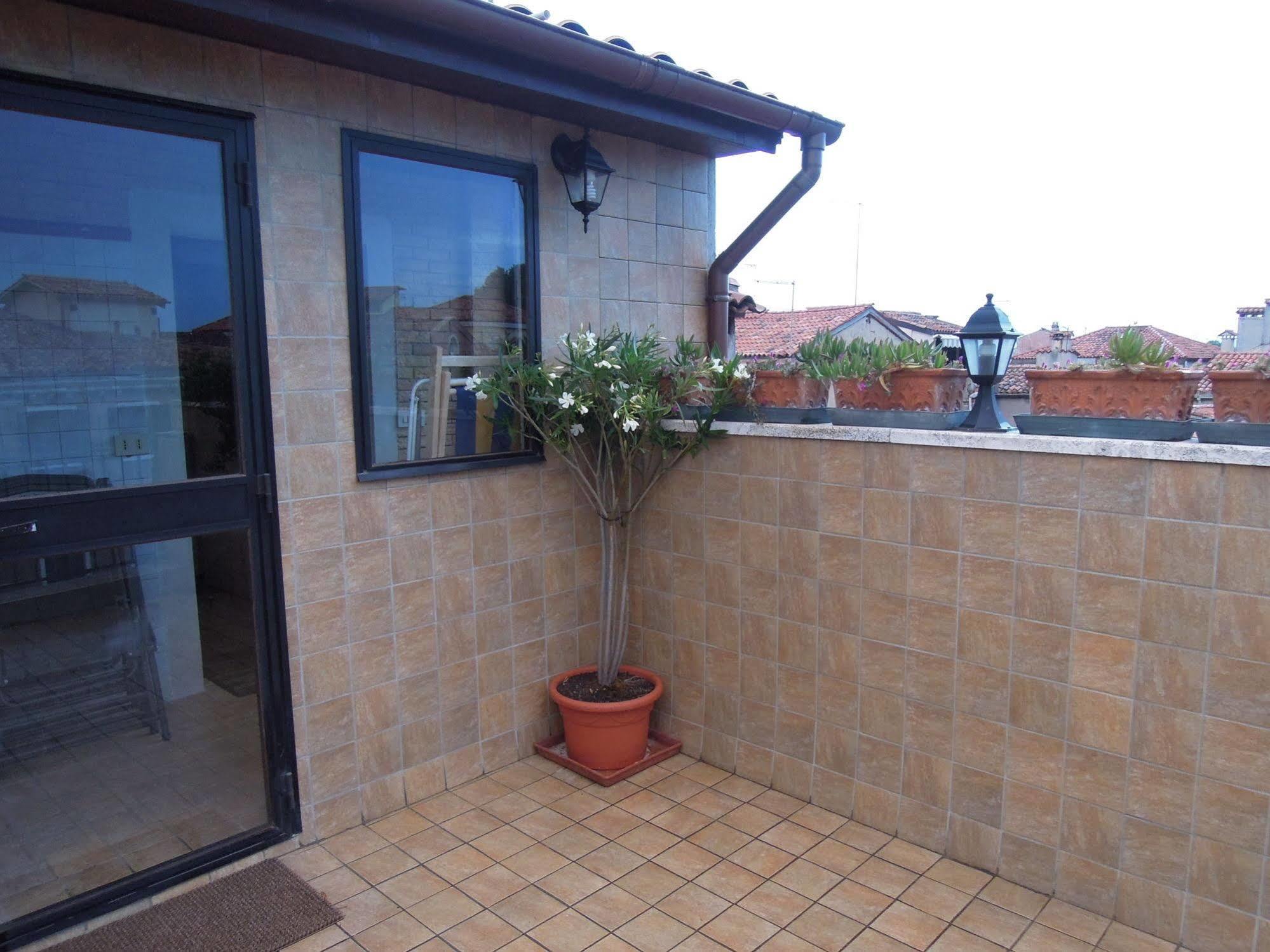 Ca' Delfina Holiday Home Венеция Екстериор снимка
