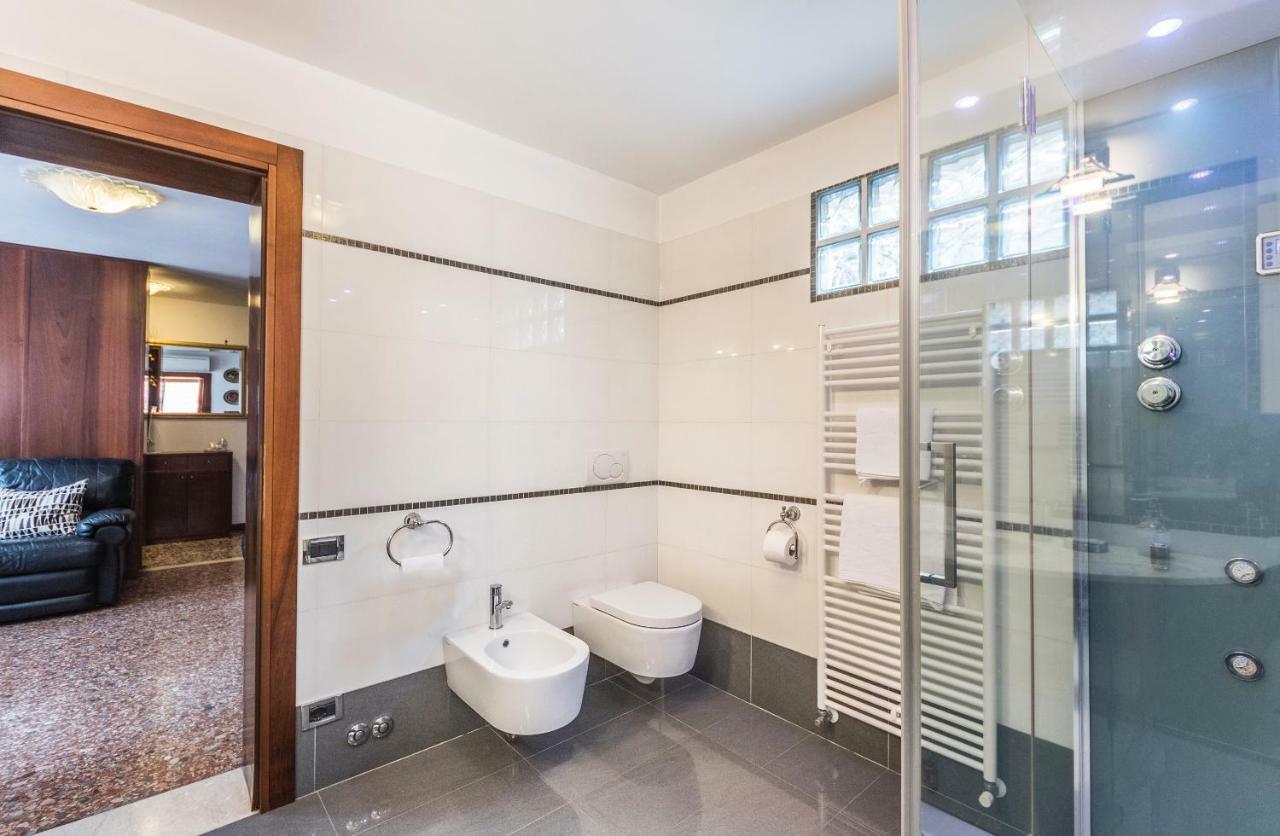 Ca' Delfina Holiday Home Венеция Екстериор снимка